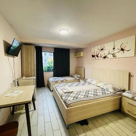 Urban Life Tirana- Economy Penzion