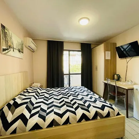 Herberg Urban Life Tirana- Economy Tirana