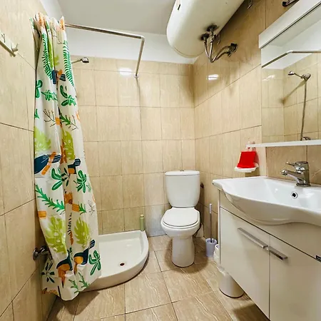 Han/Misafirhane Urban Life Tirana- Economy