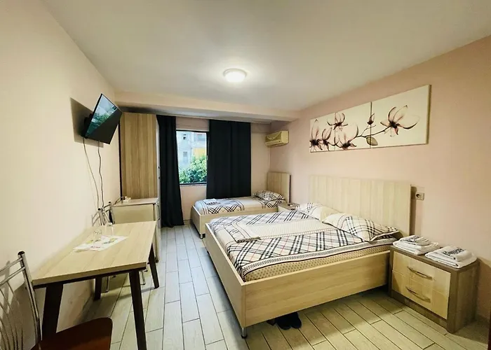 Urban Life Tirana- Economy Han/Misafirhane